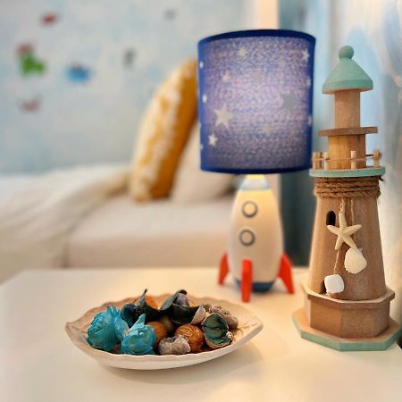 Cozy Fairytal Garden Apartment, Family Friendly, Free Parking, 15 Min To Airport Atina Dış mekan fotoğraf
