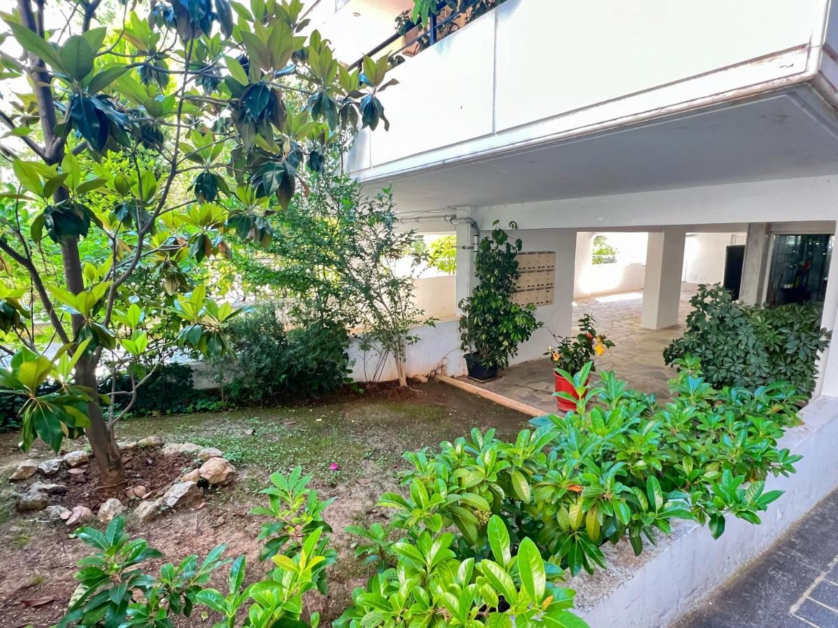 Cozy Fairytal Garden Apartment, Family Friendly, Free Parking, 15 Min To Airport Atina Dış mekan fotoğraf