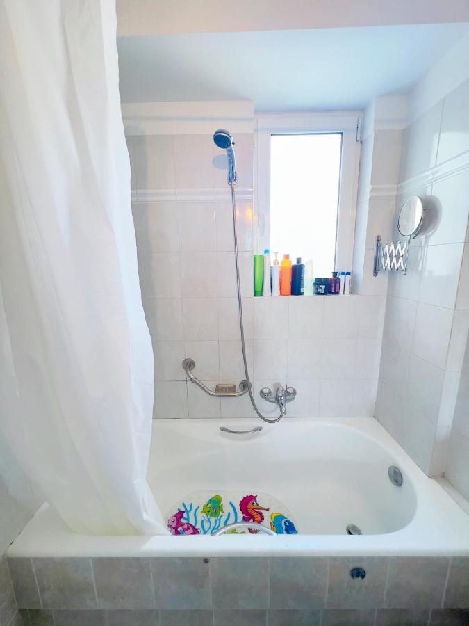 Cozy Fairytal Garden Apartment, Family Friendly, Free Parking, 15 Min To Airport Atina Dış mekan fotoğraf