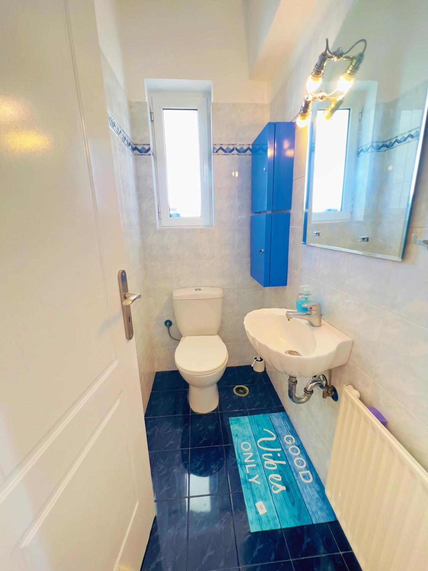 Cozy Fairytal Garden Apartment, Family Friendly, Free Parking, 15 Min To Airport Atina Dış mekan fotoğraf