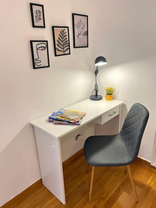 Cozy Fairytal Garden Apartment, Family Friendly, Free Parking, 15 Min To Airport Atina Dış mekan fotoğraf