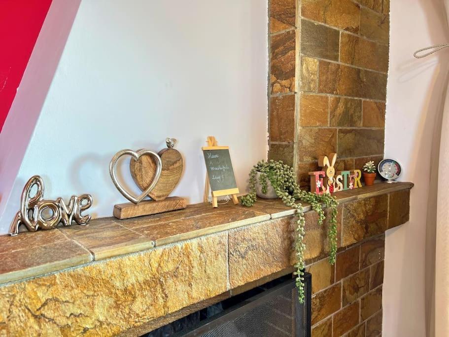 Cozy Fairytal Garden Apartment, Family Friendly, Free Parking, 15 Min To Airport Atina Dış mekan fotoğraf